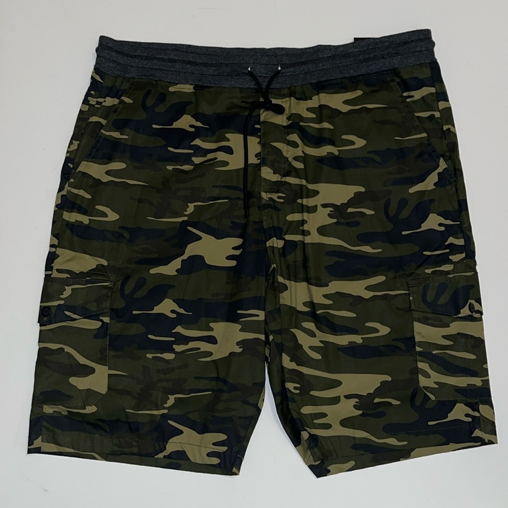 48 Kenneth Cole camo Cargo shorts 6 pockets green print stretch  elastic waist